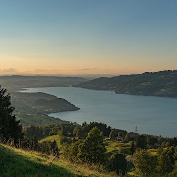 Blick richtung Thun mit dem Thunersee ab Aeschiried.