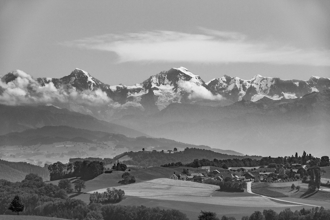 Englisberg vor den Berner Alpen